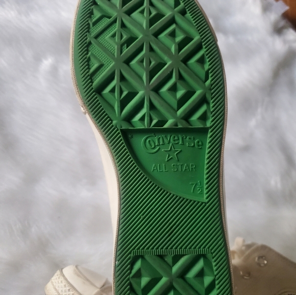 Converse Chuck Taylor High Tops, Mens Size 7.5, Womans Size 9.5 - Picture 5 of 9